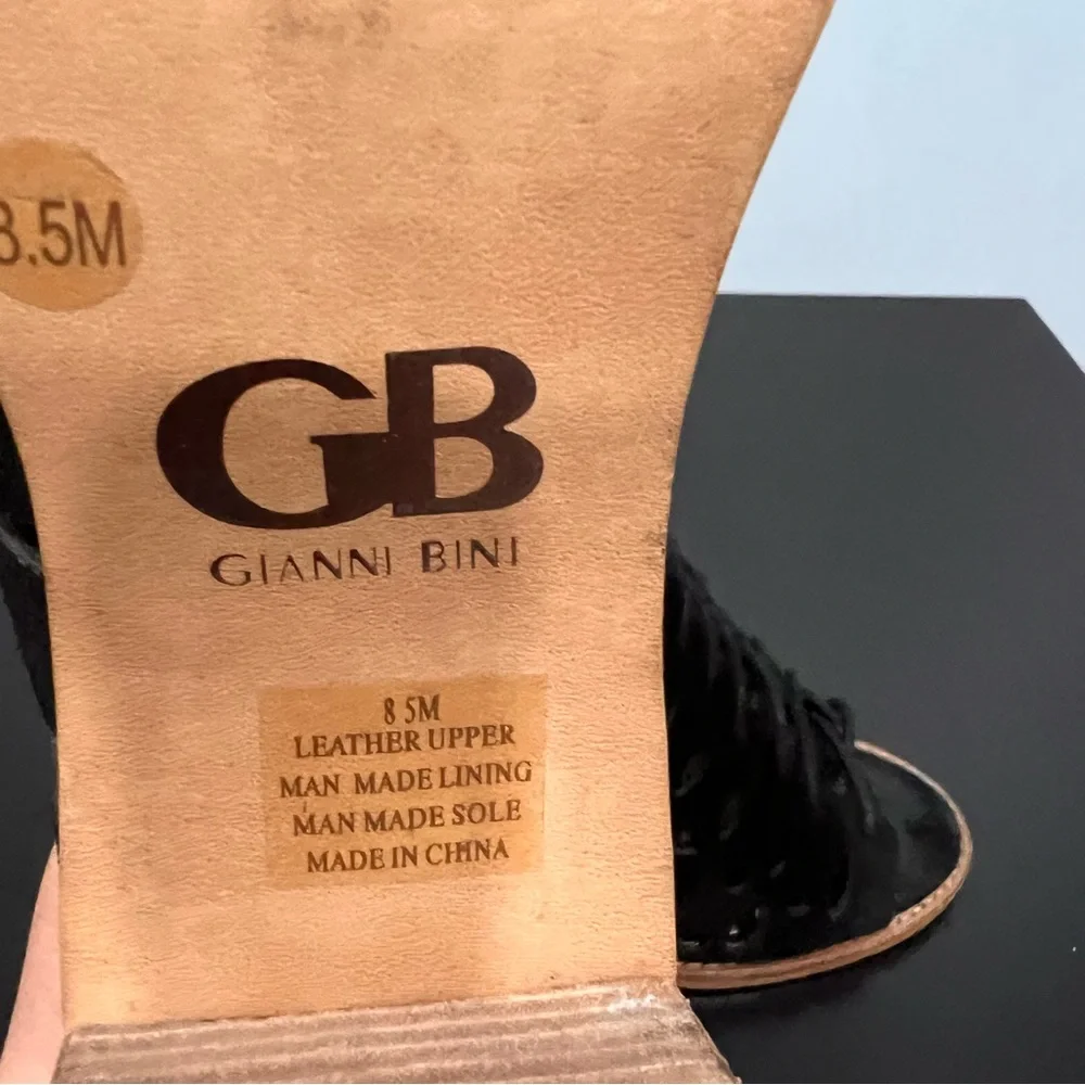 Gianni Bini cut-off‎ sandals size 8.5